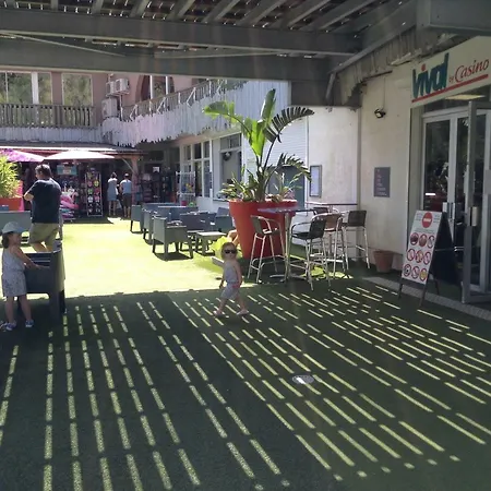 Regency Holiday Tour Operateur Dans Camping 5 Etoiles Frejus, Cote D'azur Campsite
