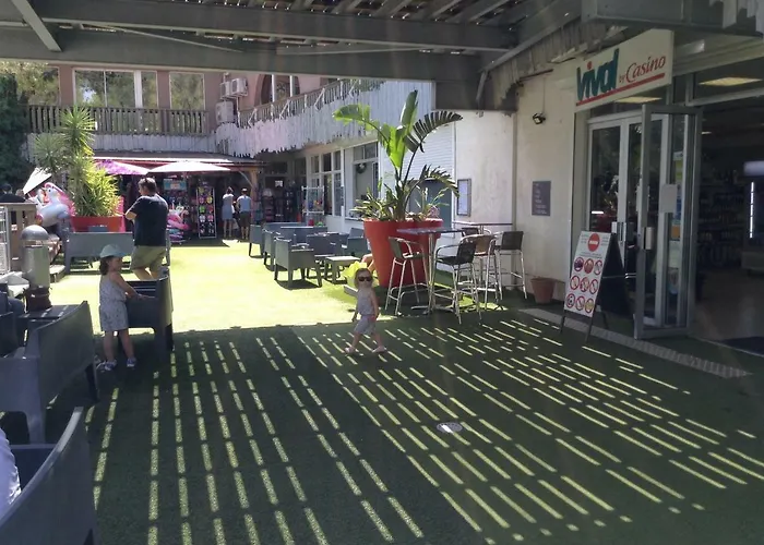 Regency Holiday Tour Operateur Dans Camping 5 Etoiles Frejus, Cote D'azur Campingplatz